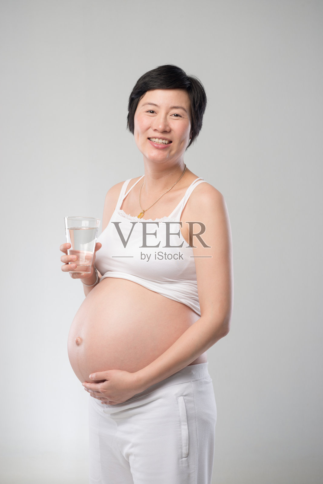 怀孕的女人。照片摄影图片