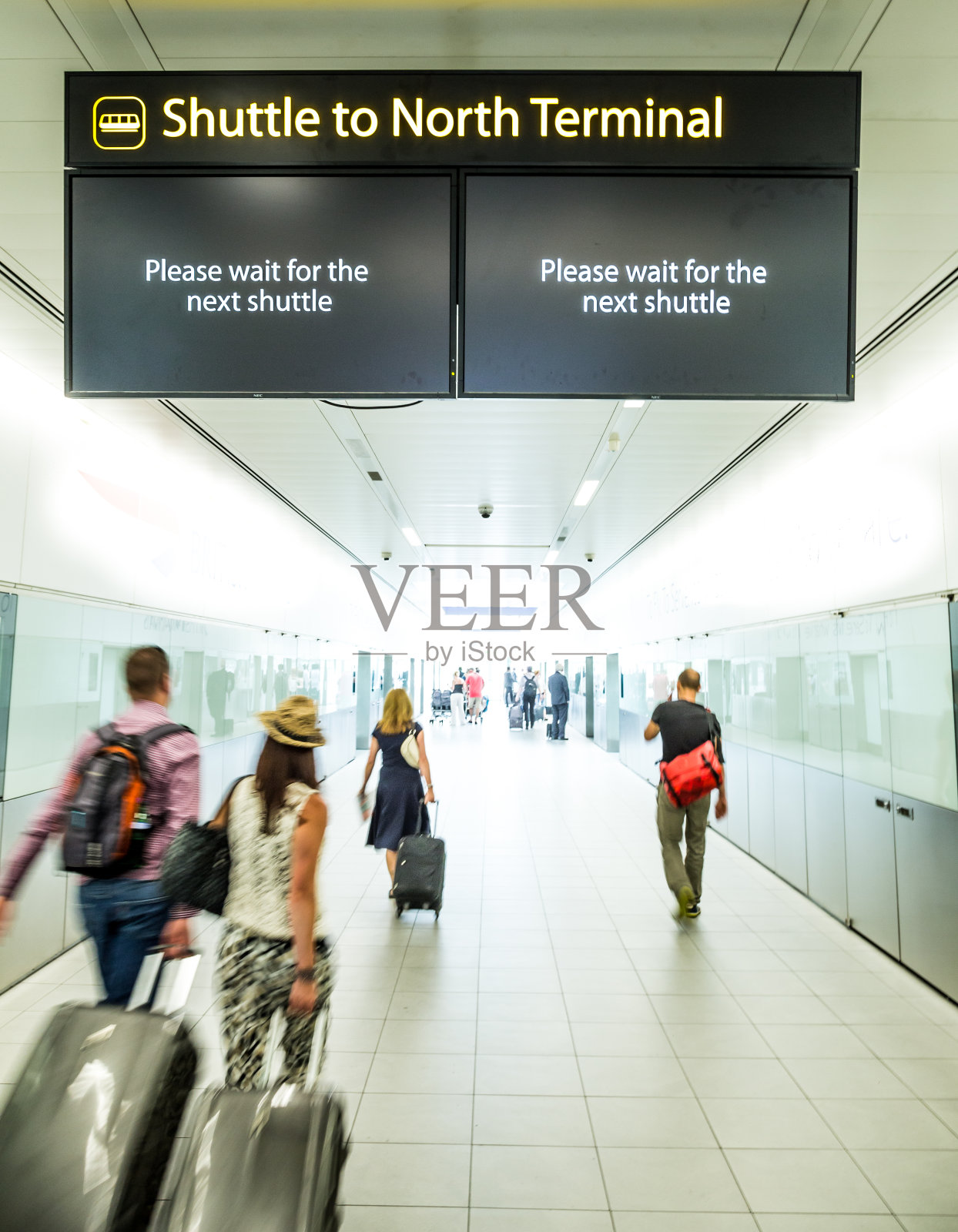 繁忙的机场照片摄影图片