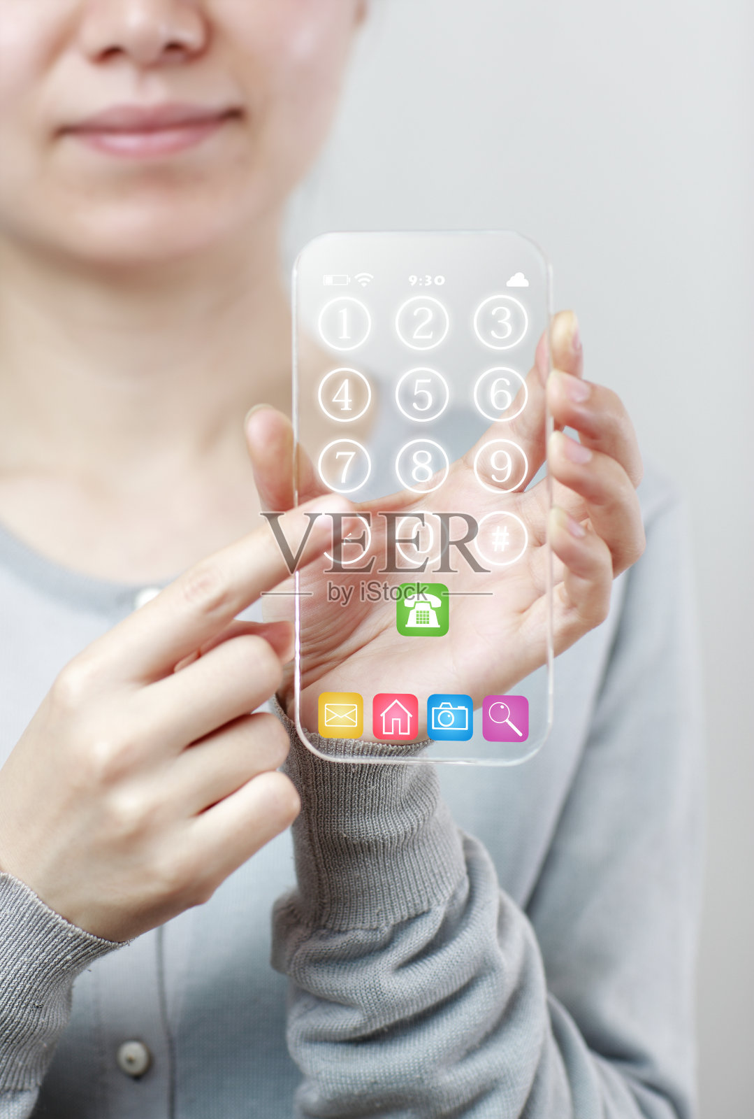 女人手握未来透明手机智能手机照片摄影图片