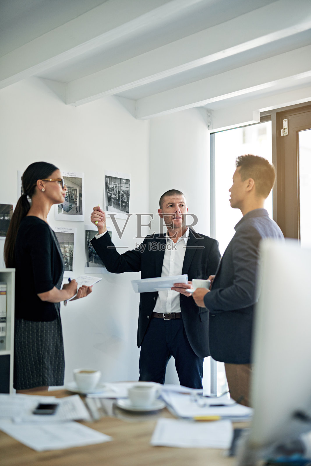 讨论继续前进的最佳方式照片摄影图片