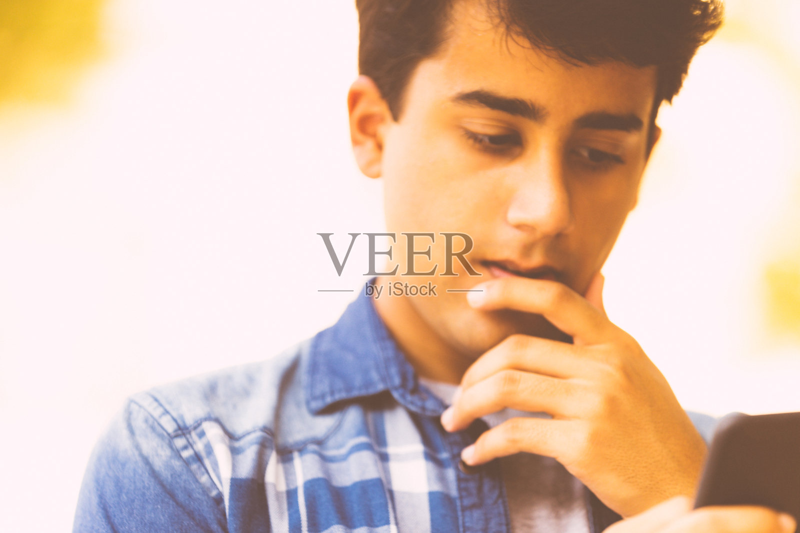 在想关于我的奖学金项目该怎么回答。照片摄影图片