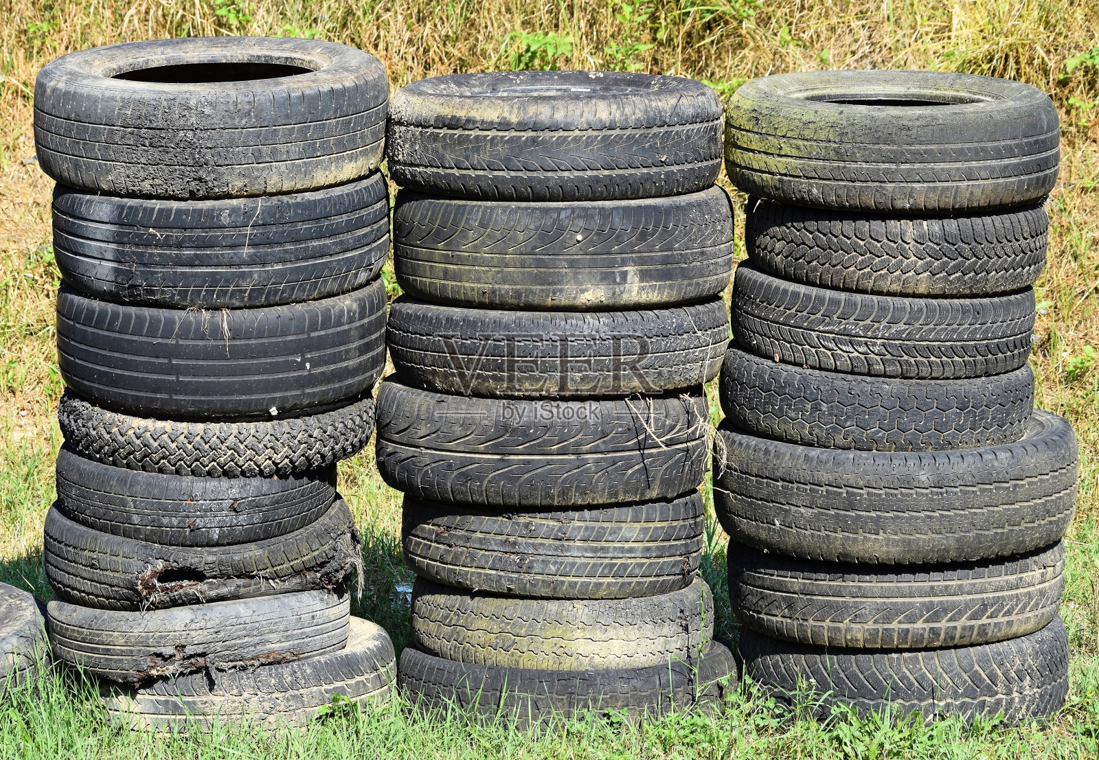 破旧的汽车轮胎照片摄影图片