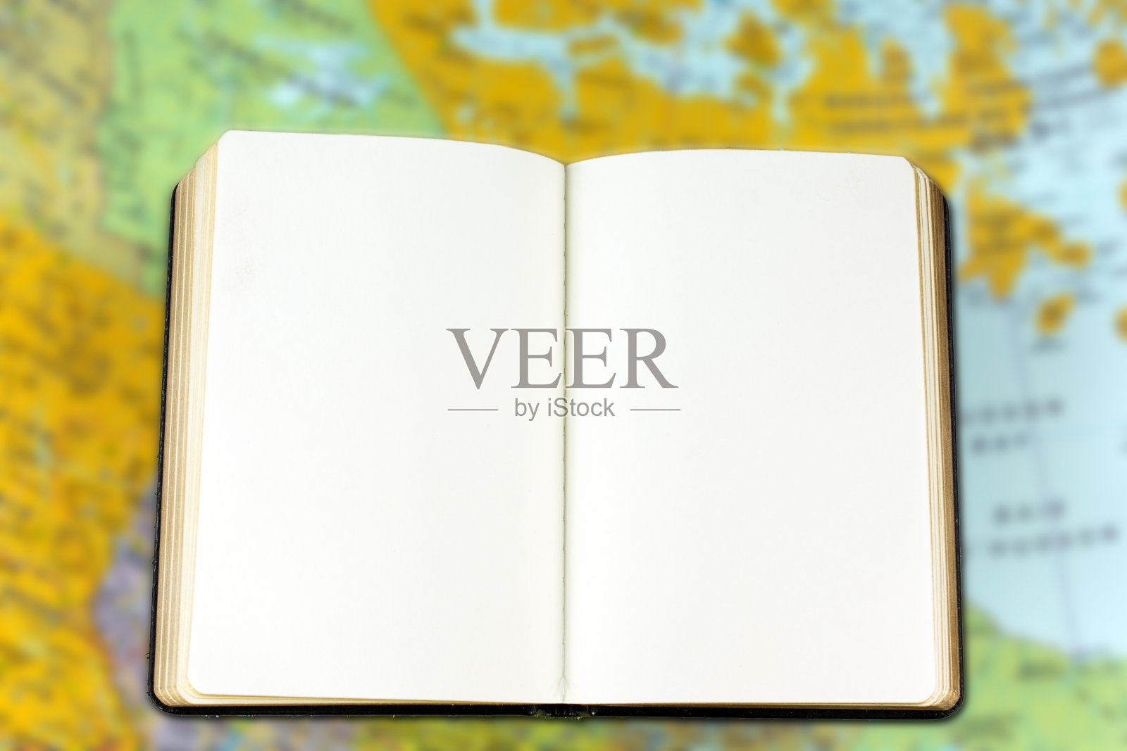 打开书与空白页与地图背景，复制空间照片摄影图片