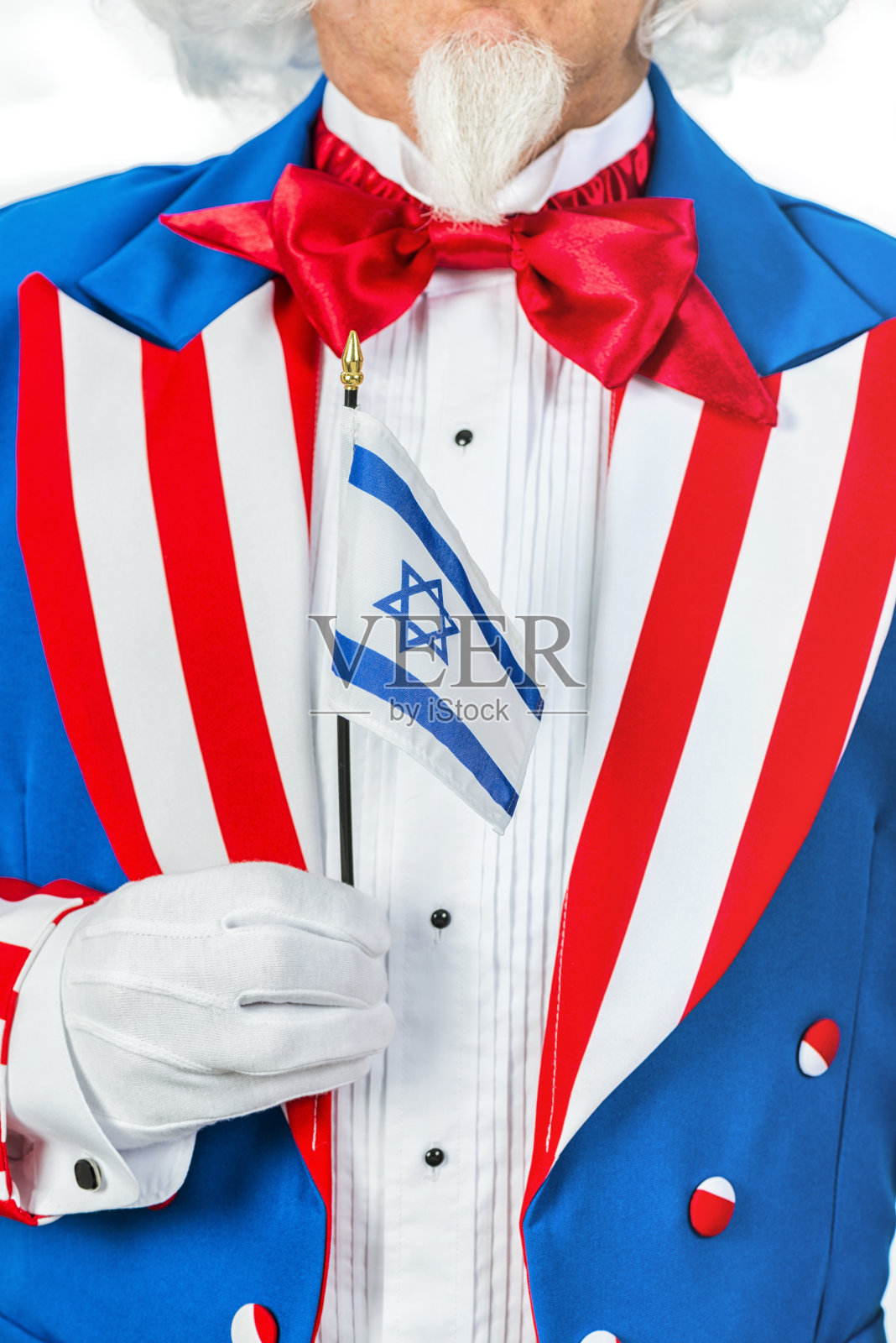 山姆大叔胸前举着一面以色列小国旗照片摄影图片