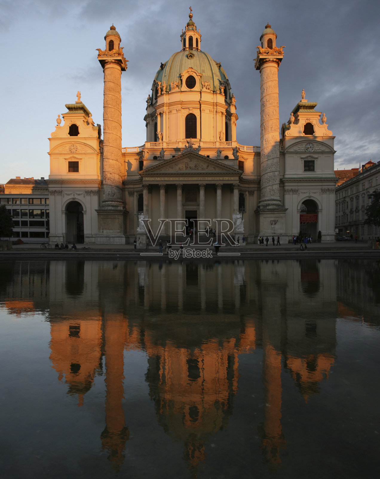 圣查尔斯大教堂(Karlskirche)在维也纳照片摄影图片