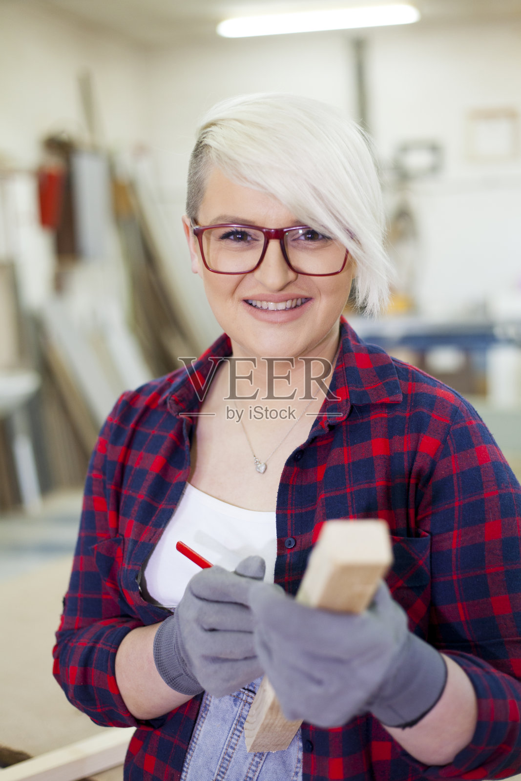 女性的木匠照片摄影图片