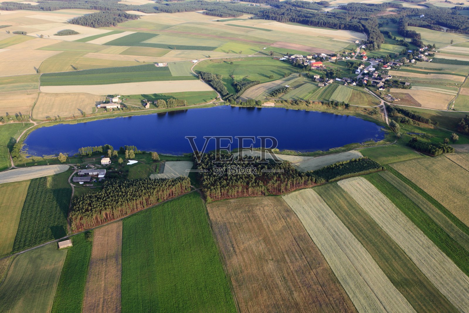 普拉佐纳湖的航拍照片照片摄影图片
