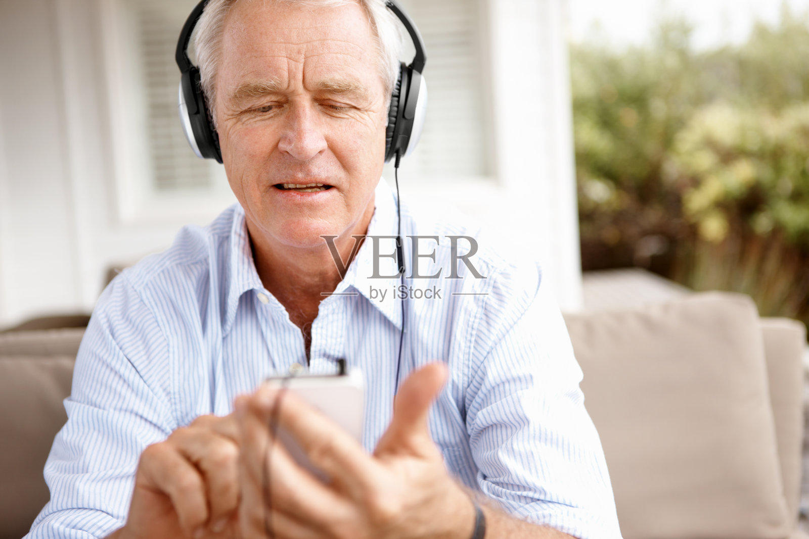 现在你只需要一个手机就可以享受音乐照片摄影图片