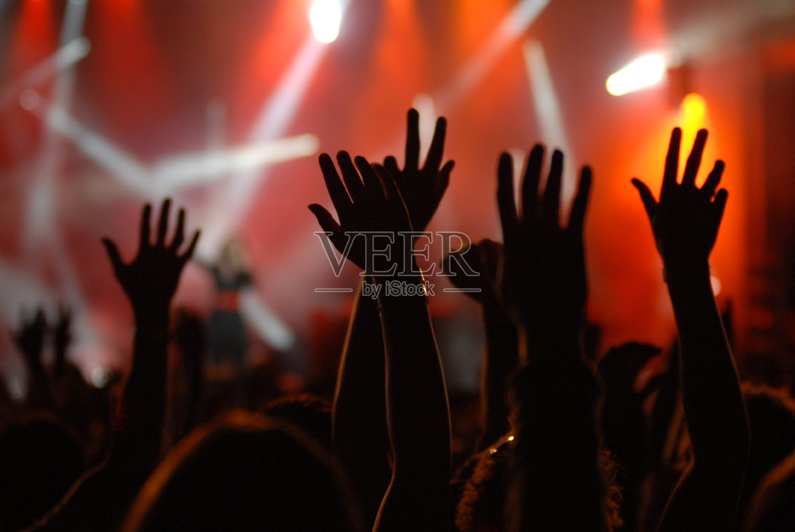 举起手照片摄影图片