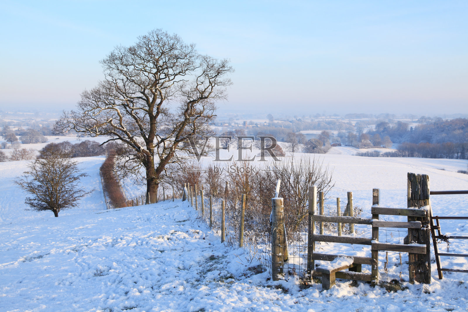 冬天走了照片摄影图片