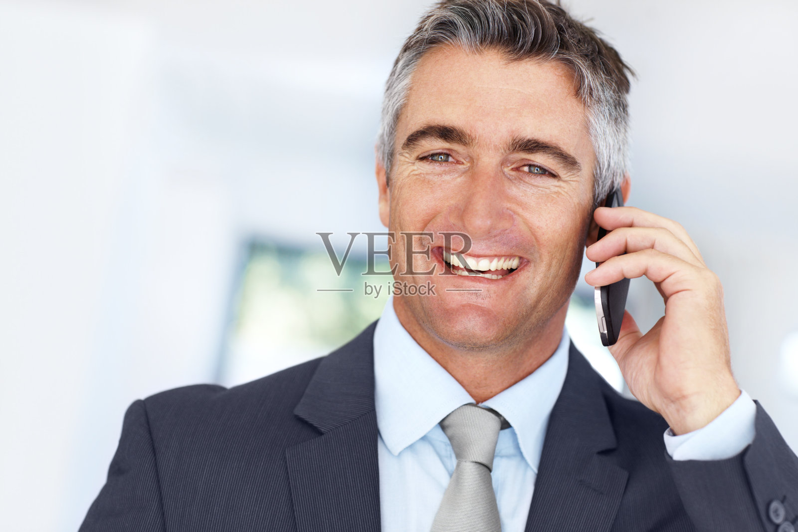 他很擅长社交!照片摄影图片