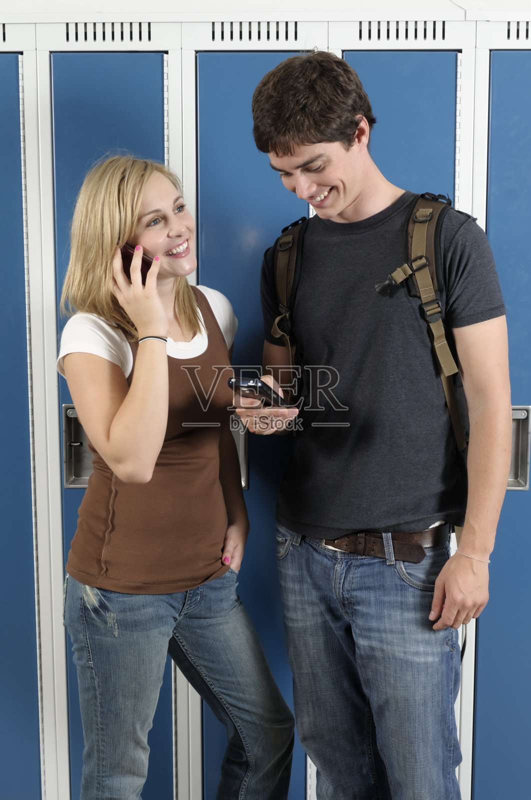 学生在电话中照片摄影图片