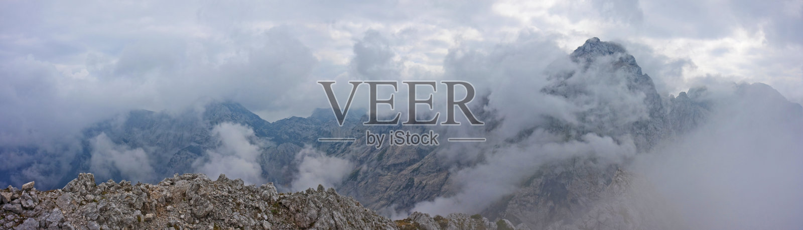 山区恶劣天气(XXL全景图)照片摄影图片