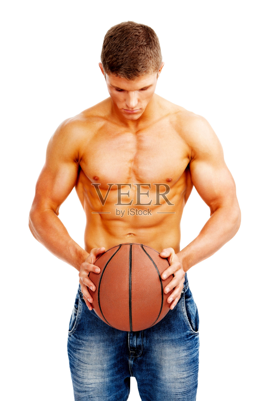 肌肉发达的年轻人打篮球照片摄影图片