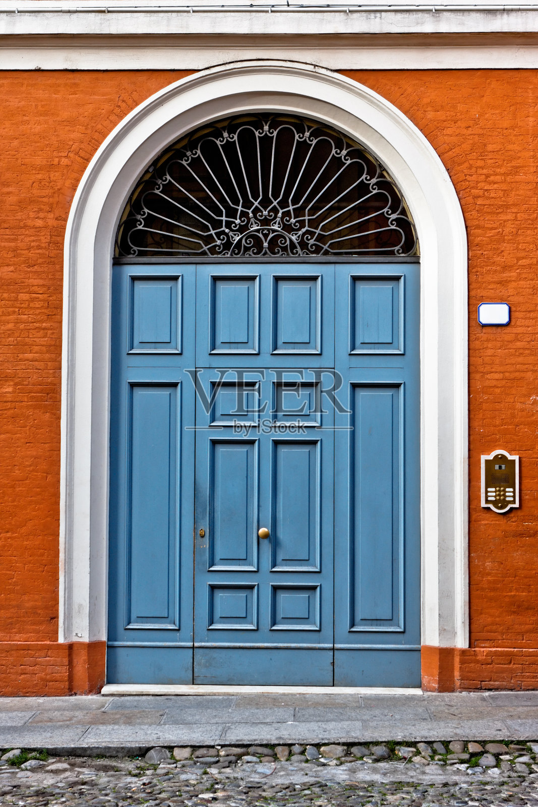 意大利街的大木门照片摄影图片