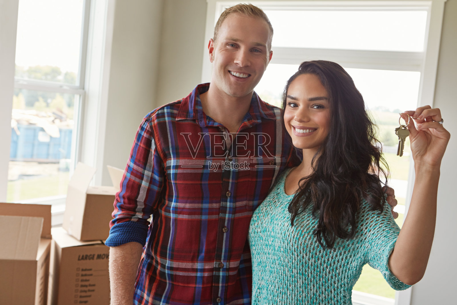 我们的第一所房子——我们现在就像真正的成年人了!照片摄影图片