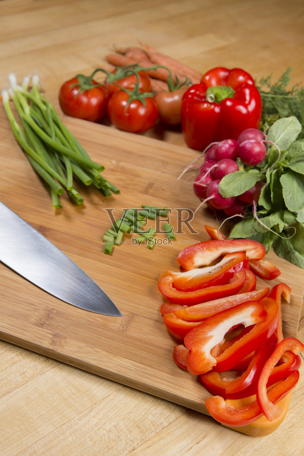 新鲜春季夏季蔬菜花园有机甜椒切板照片摄影图片