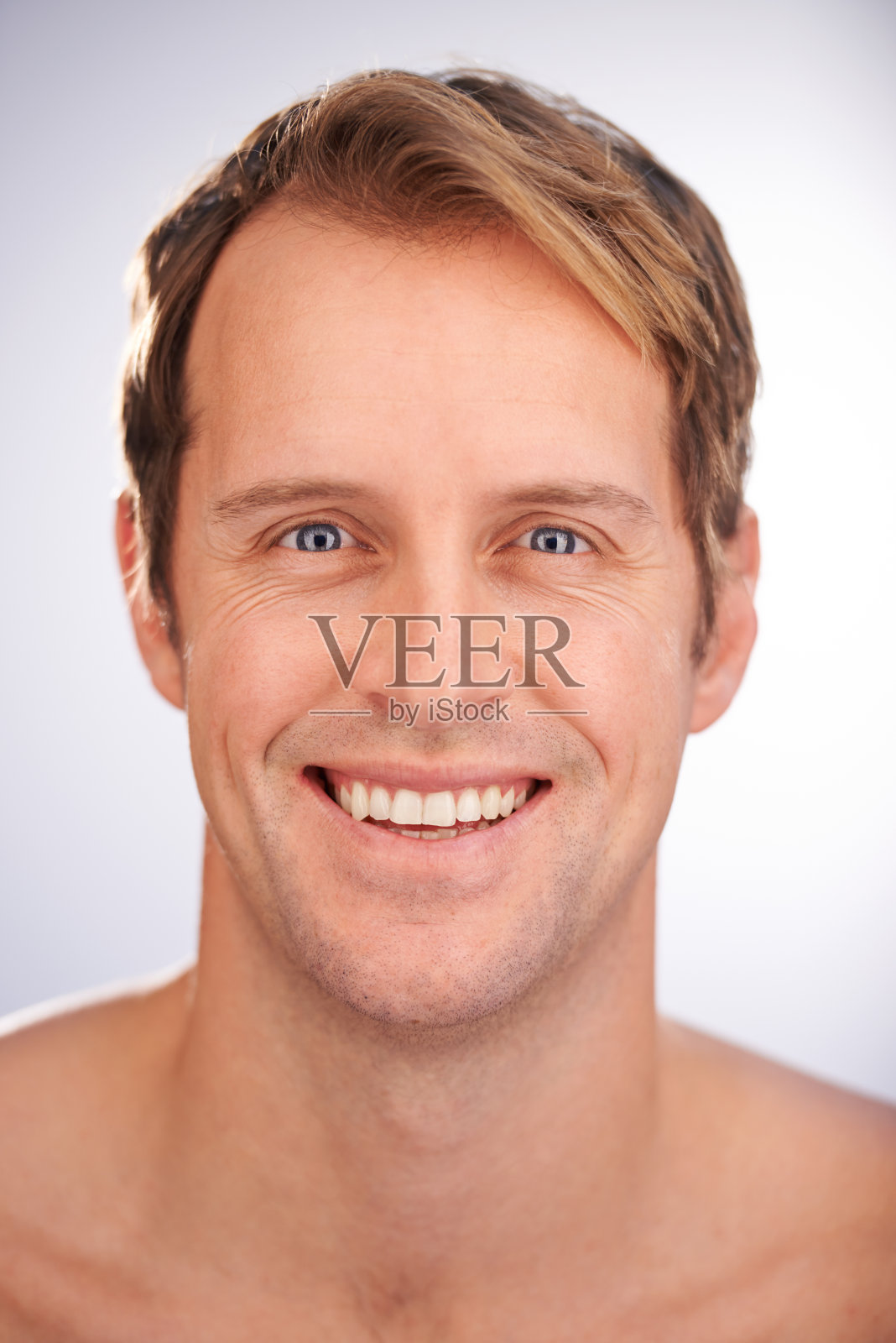 好的皮肤让他感觉很好照片摄影图片