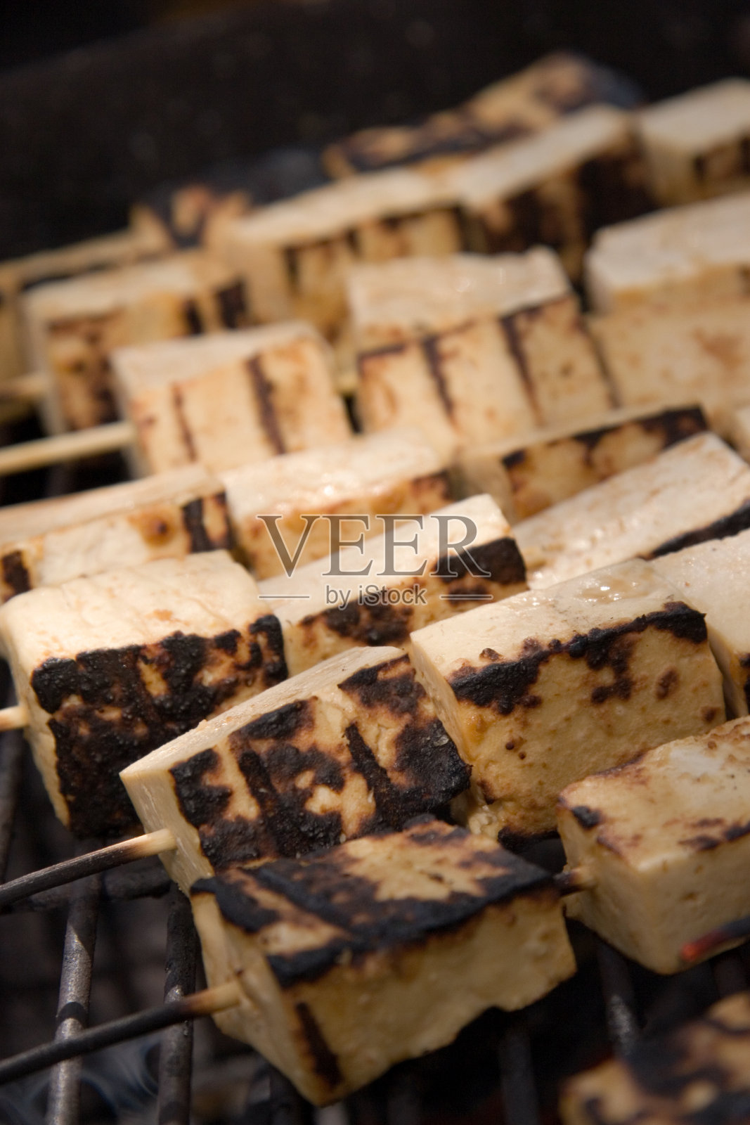 花生豆腐串烤架照片摄影图片