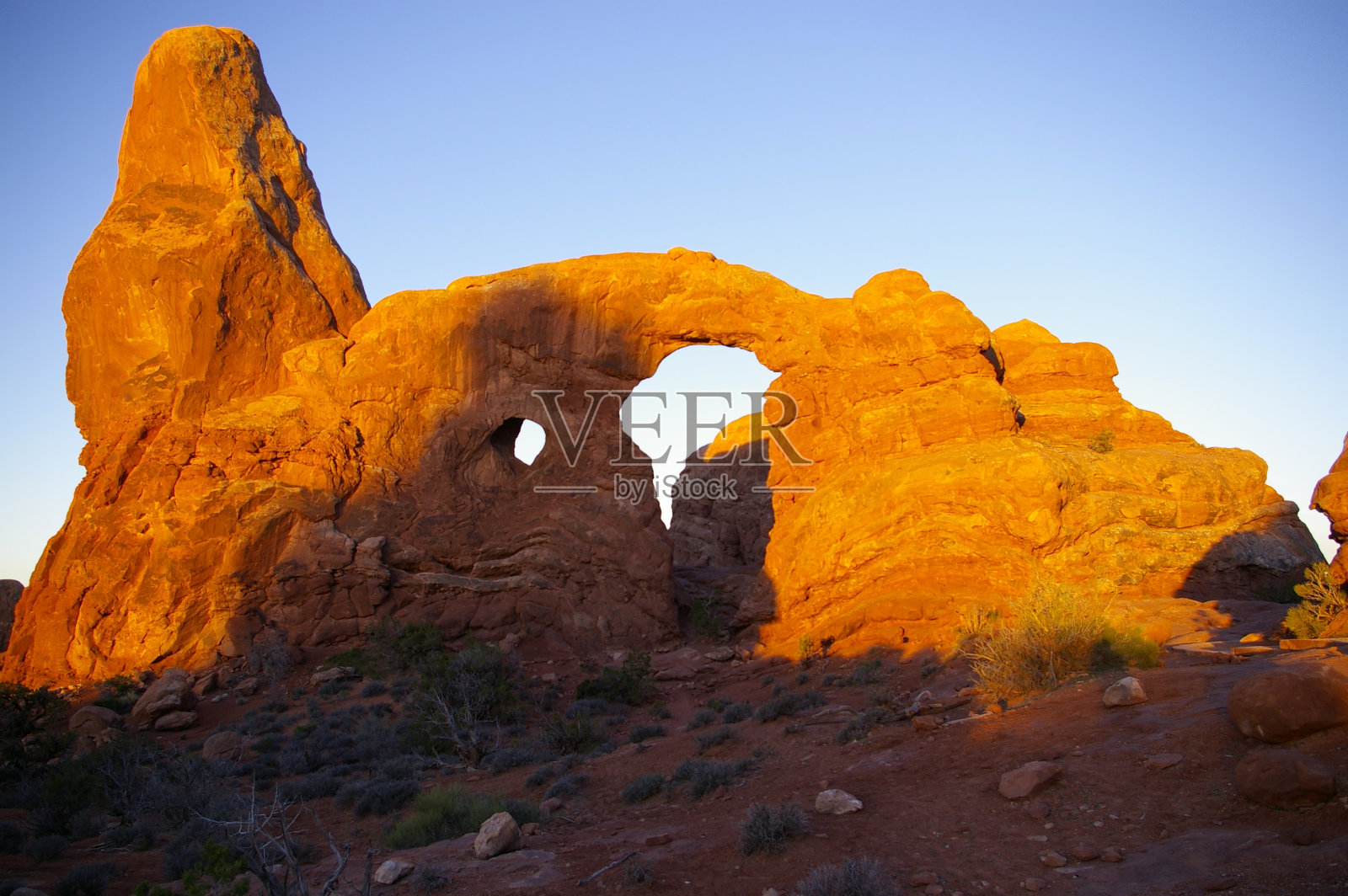 红岩砂岩的橙色和黄色，多年的侵蚀照片摄影图片