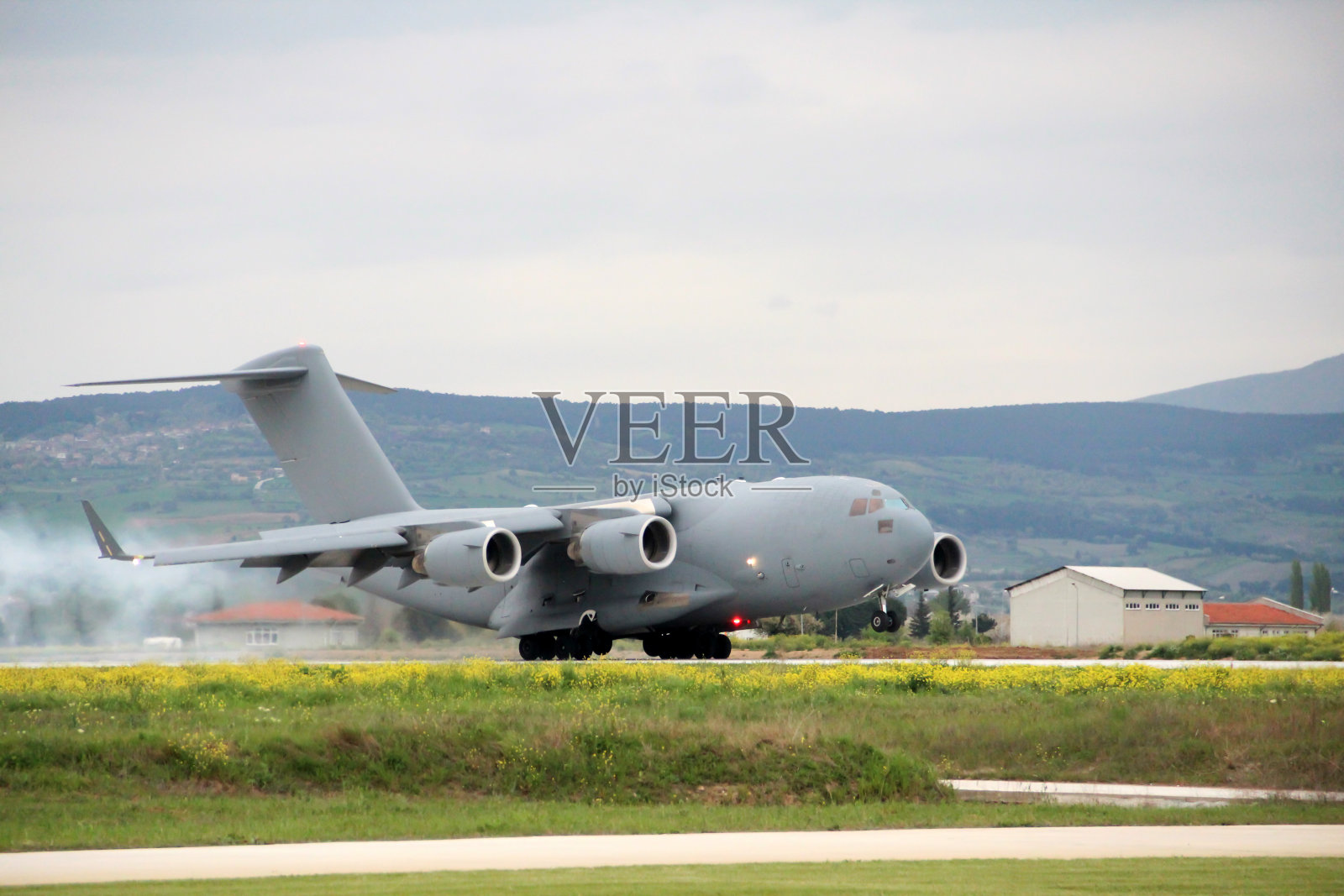 客机降落照片摄影图片