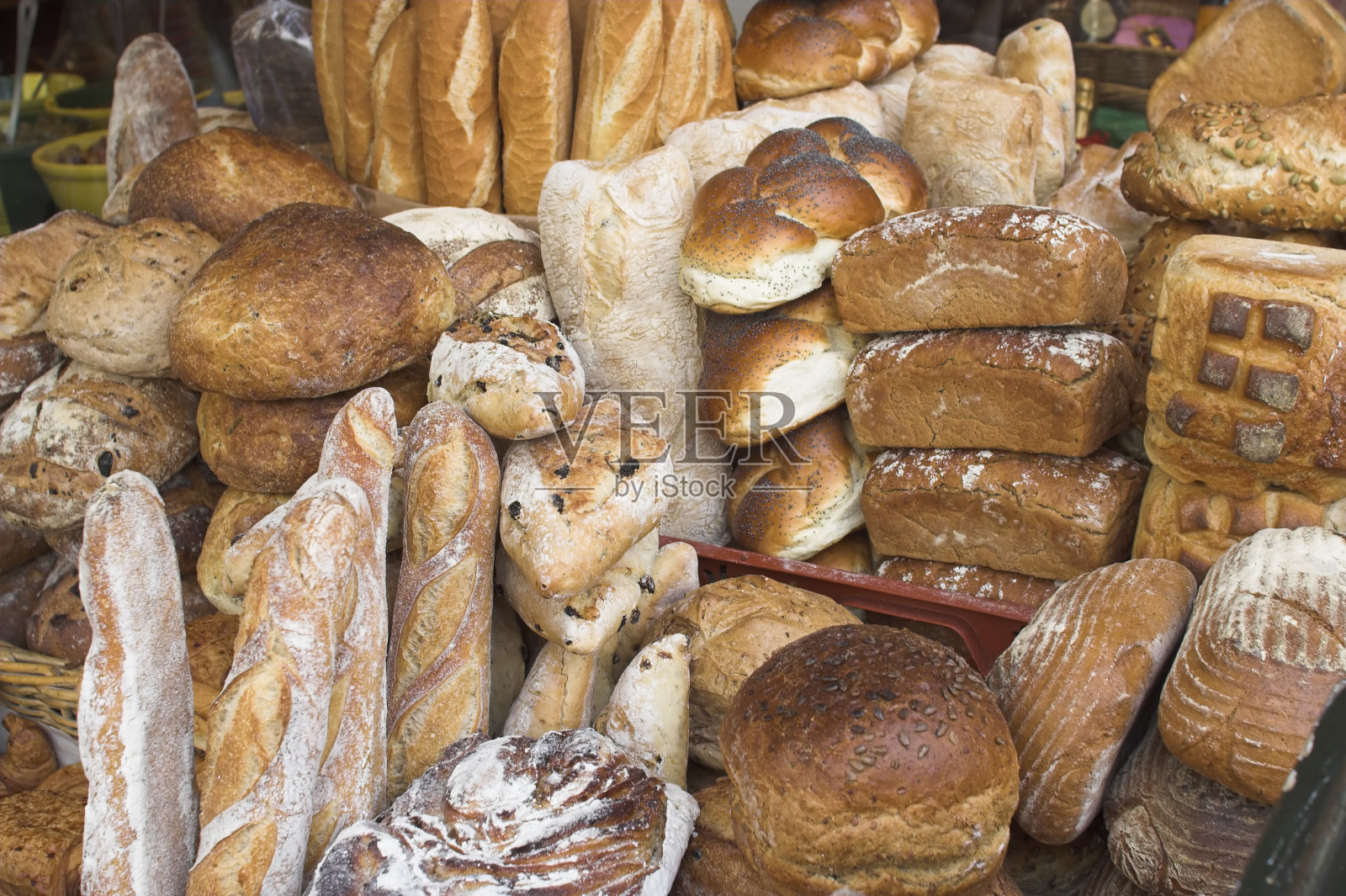 市场上的新鲜面包照片摄影图片
