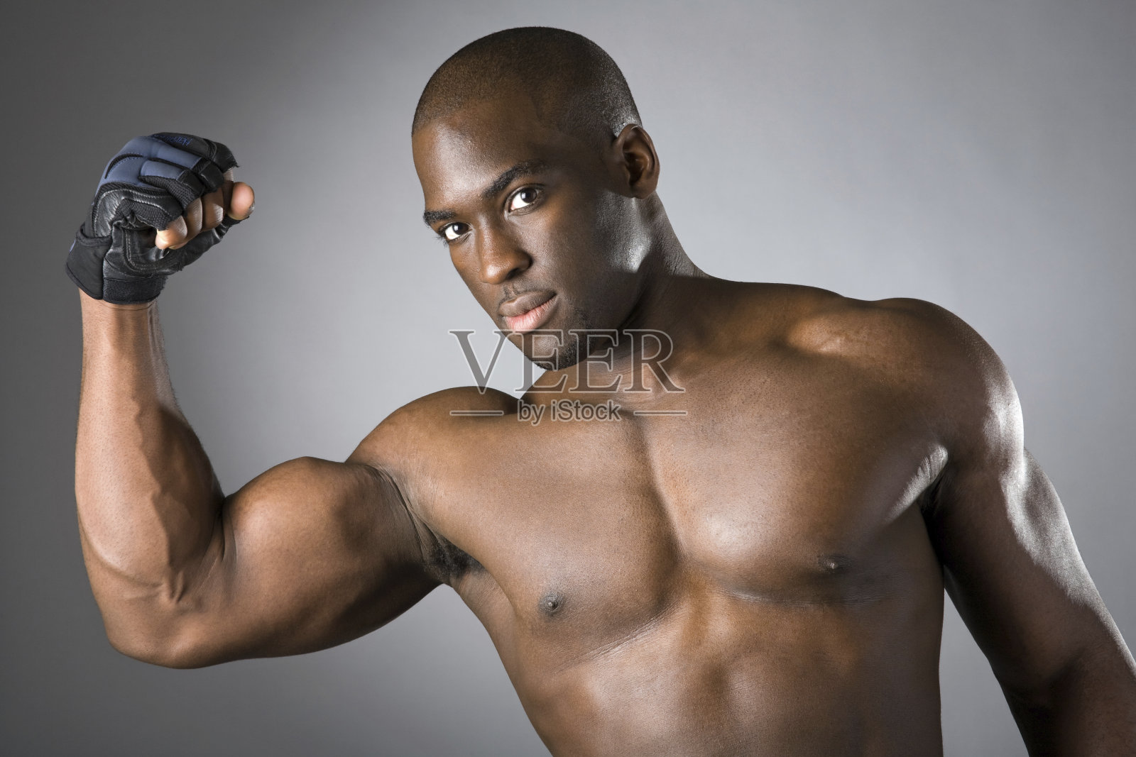 健美运动员二头肌照片摄影图片