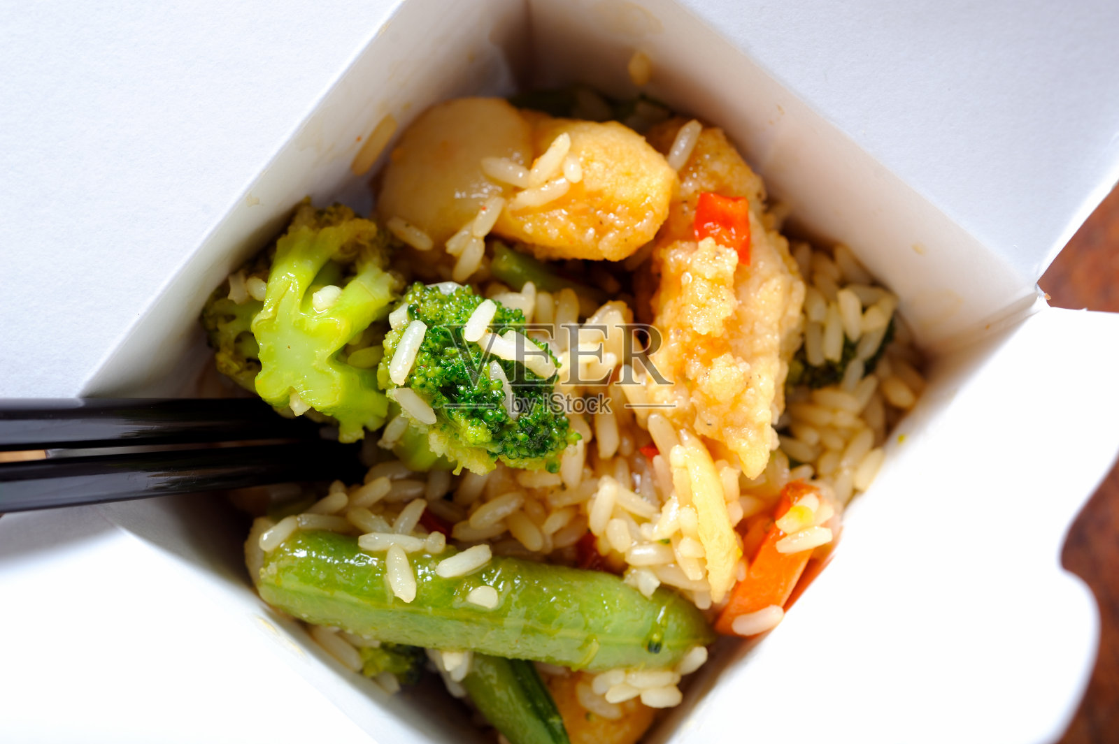 米饭和鸡肉照片摄影图片