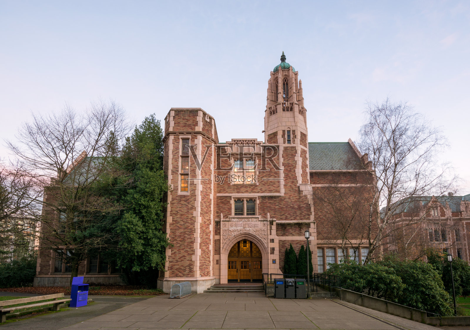华盛顿州西雅图华盛顿大学校园的教育大楼照片摄影图片