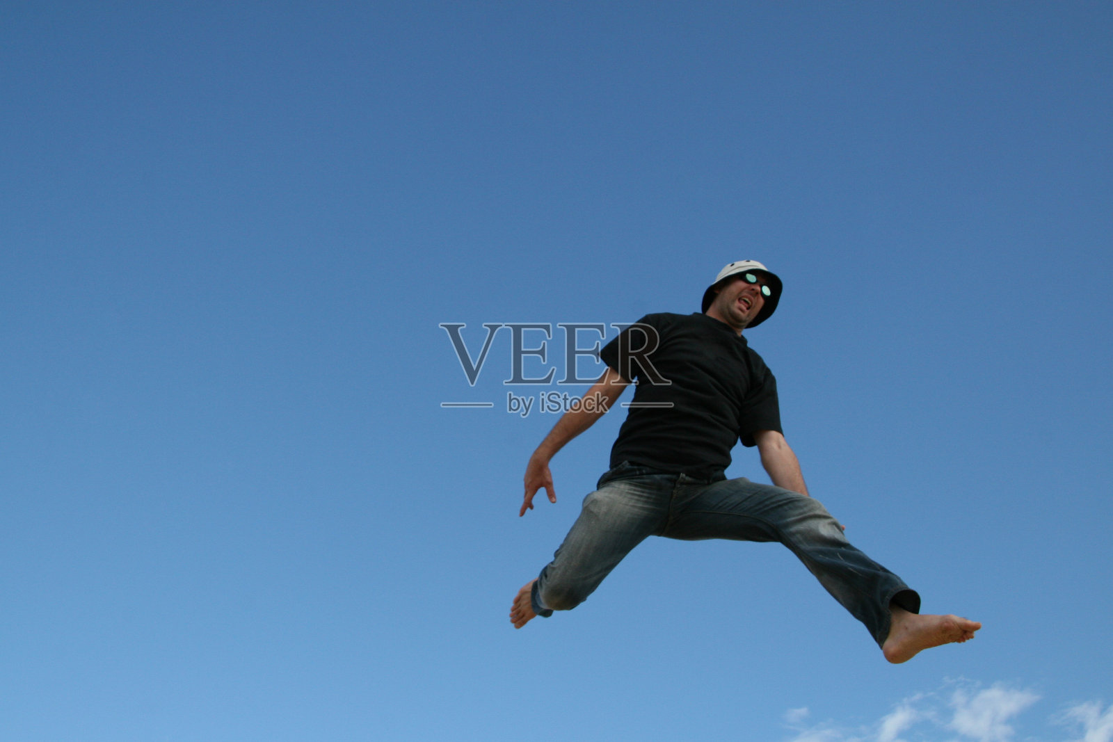 生活是美丽的。跳跃的人照片摄影图片