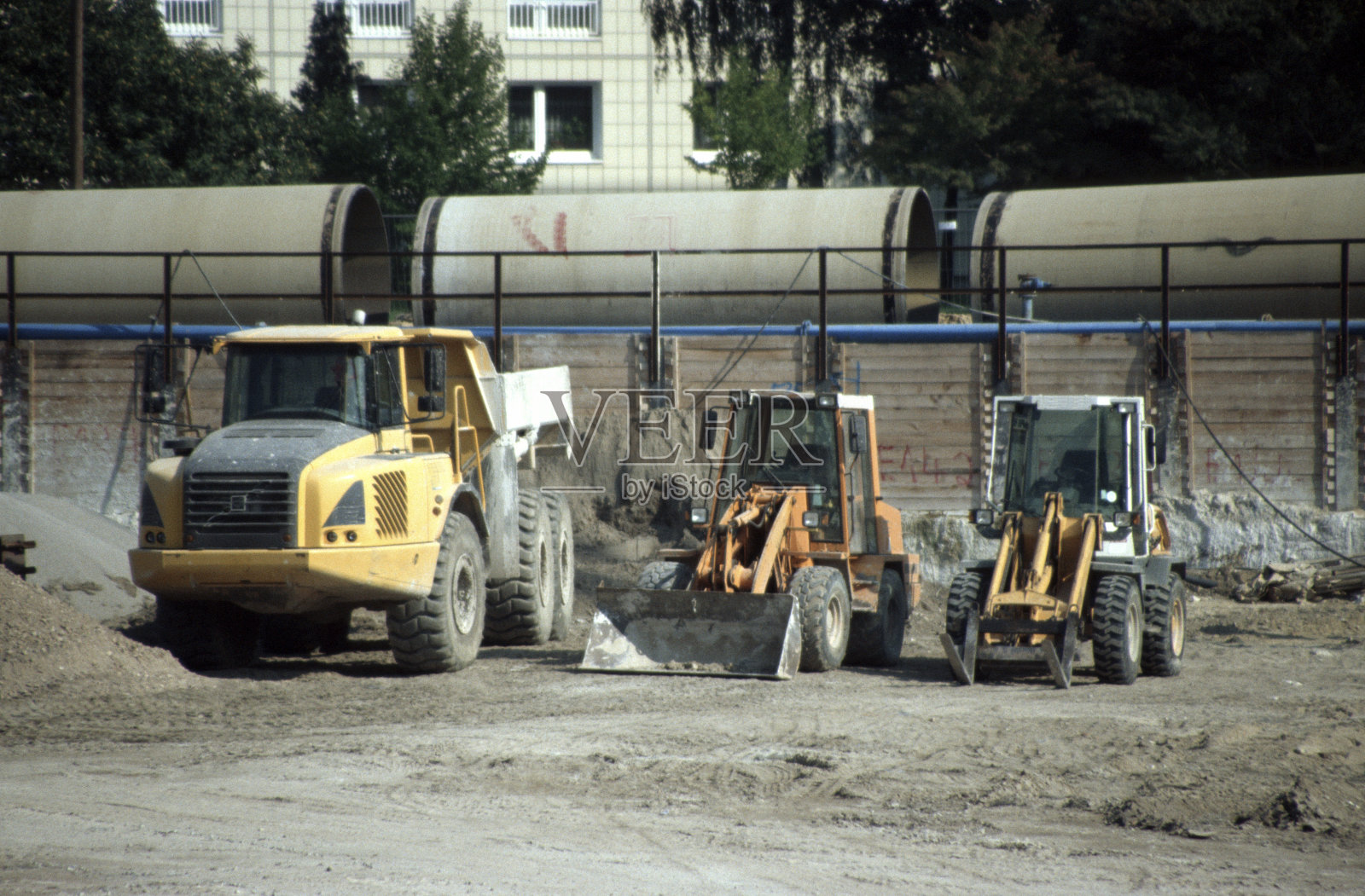 三辆施工车辆。照片摄影图片