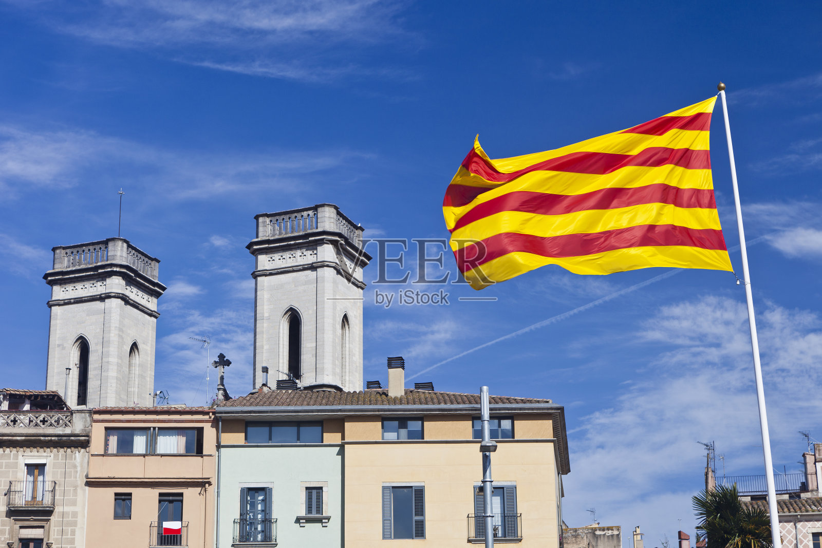 西班牙赫罗纳的加泰罗尼亚旗照片摄影图片