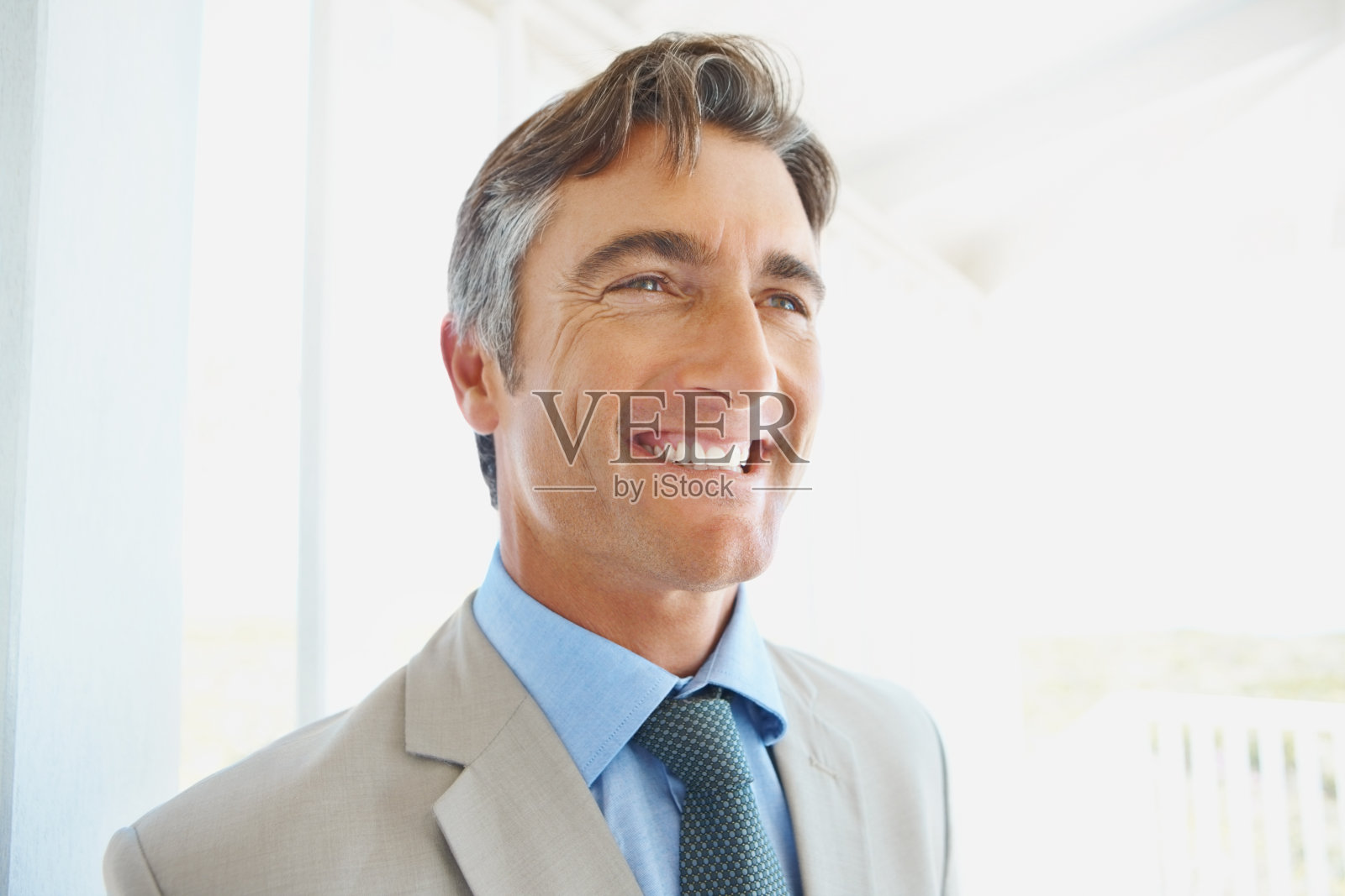 成功的商人微笑照片摄影图片