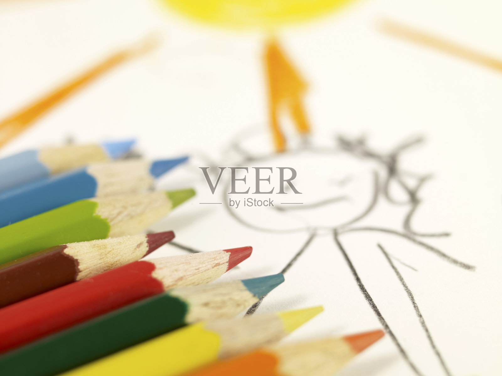 儿童绘画用的彩色铅笔照片摄影图片