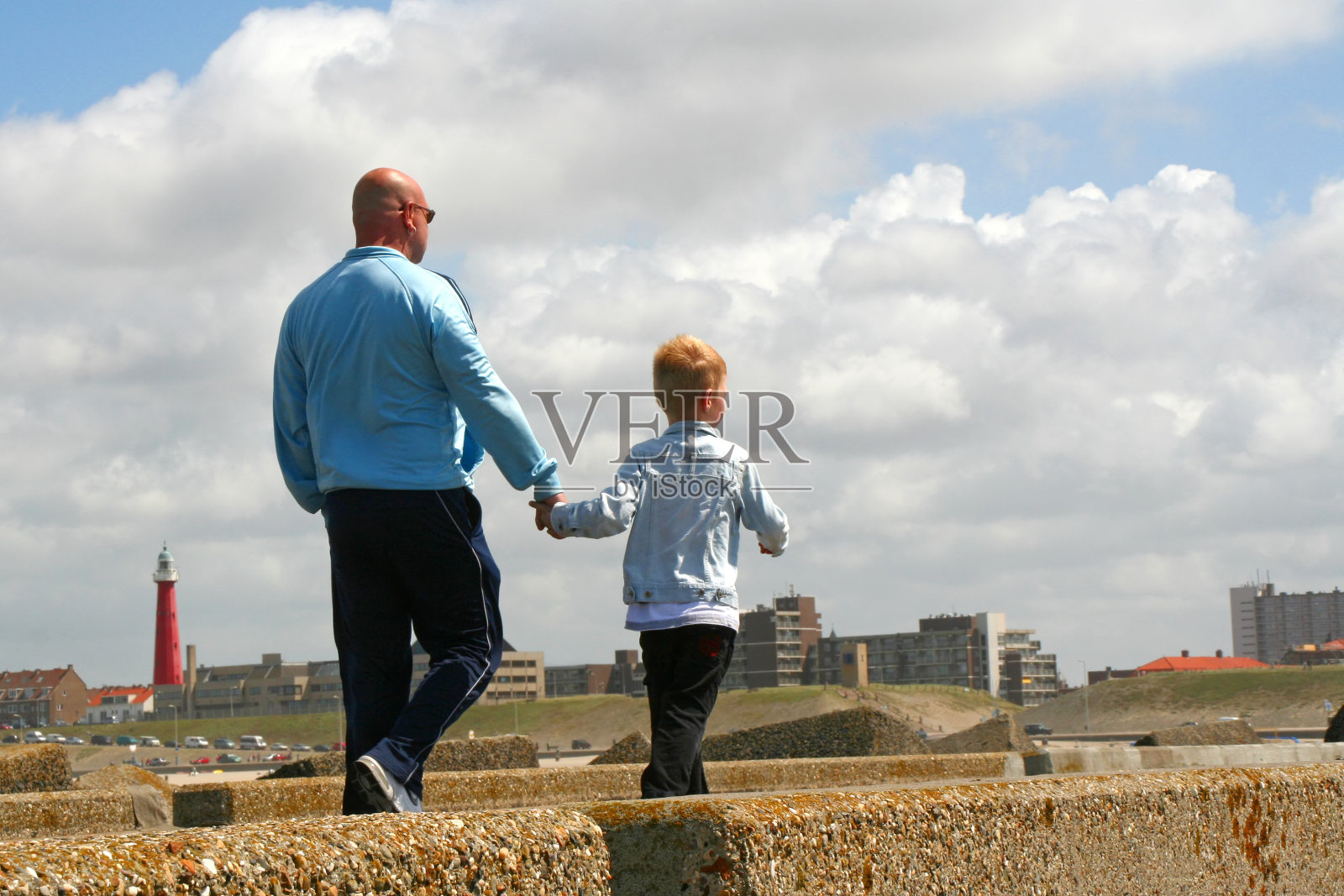 父亲和儿子照片摄影图片