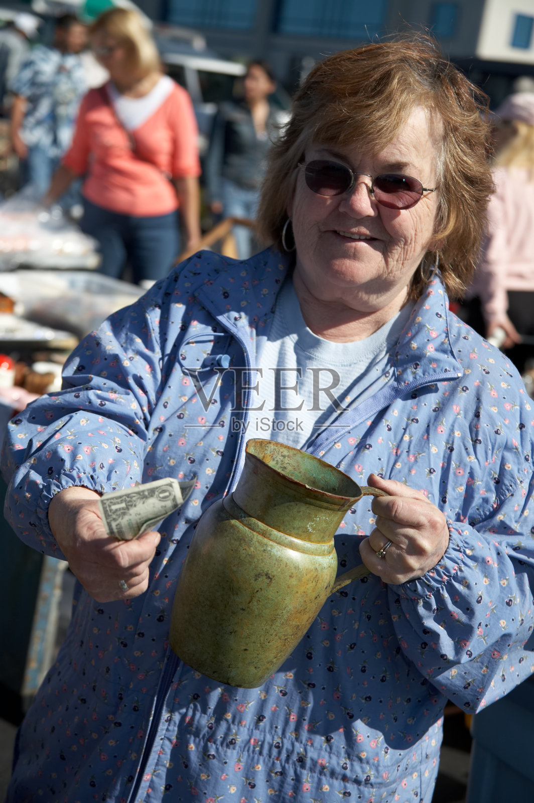 繁忙的跳蚤市场照片摄影图片