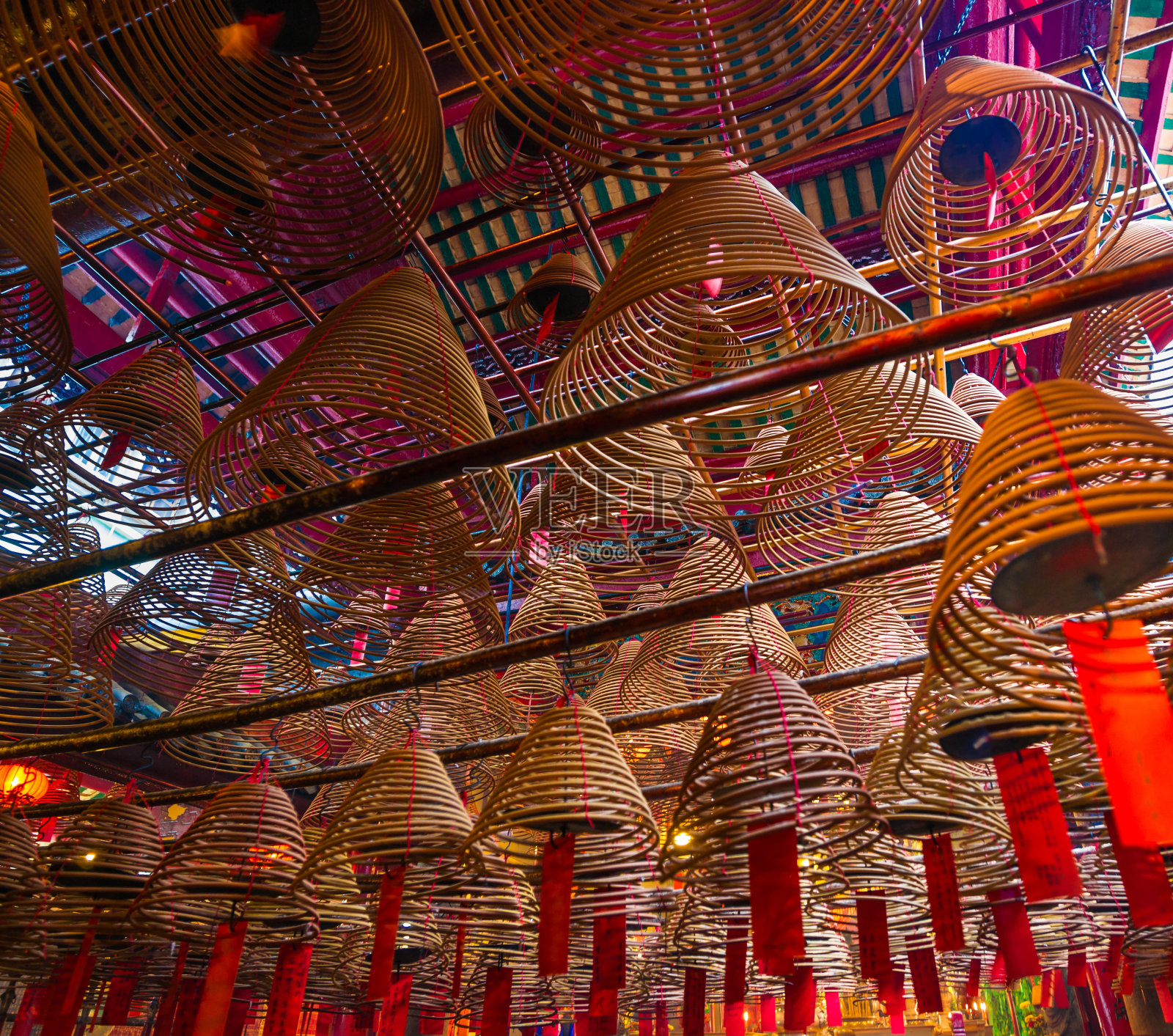 文武寺天花板上的螺旋香照片摄影图片