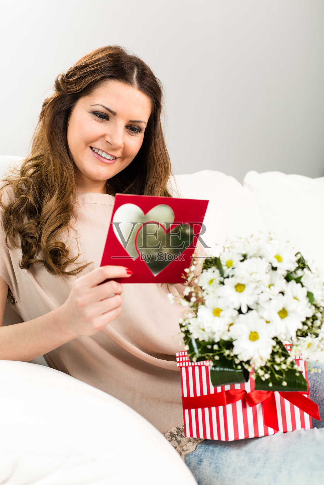 女人用礼物照片摄影图片