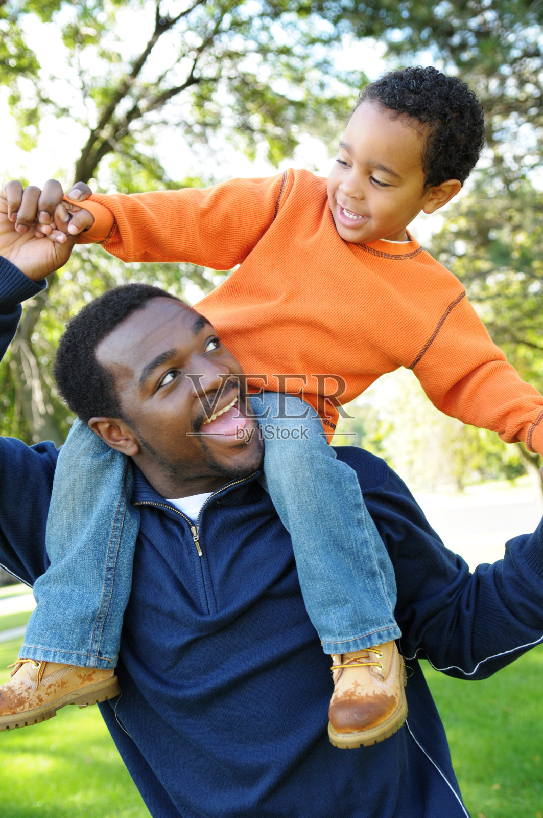 有趣的和爸爸!照片摄影图片