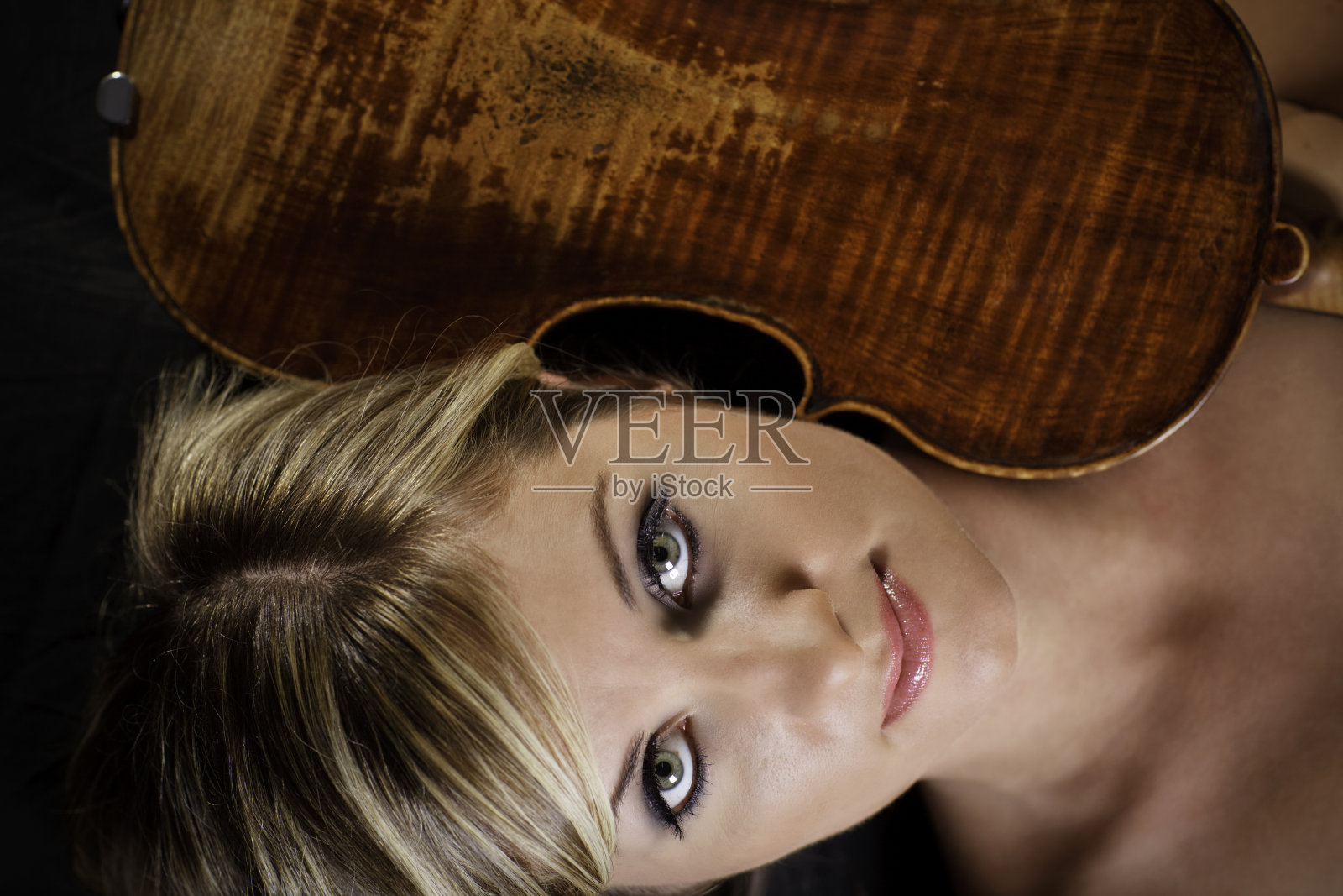 女小提琴家照片摄影图片