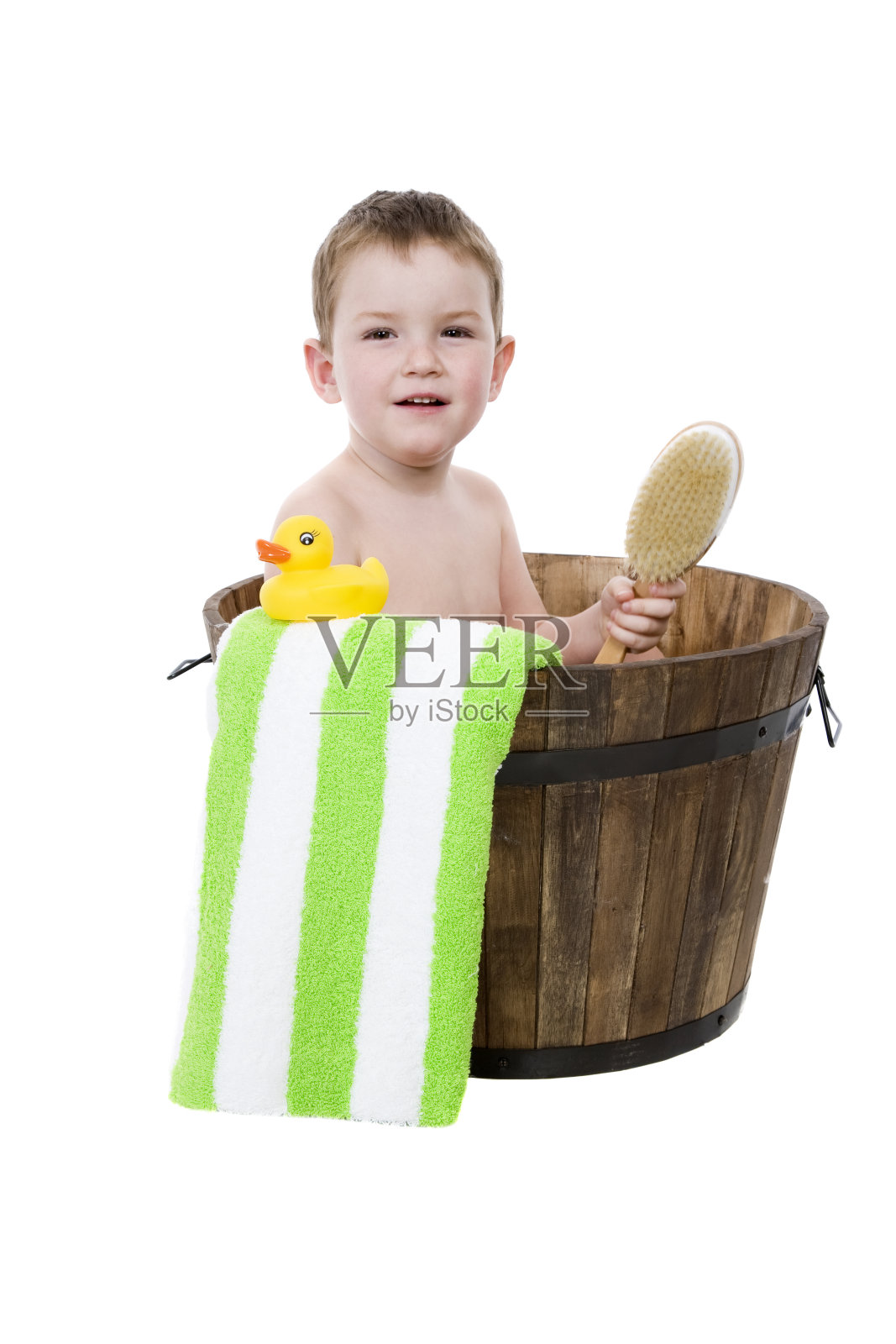 浴缸里的男孩照片摄影图片