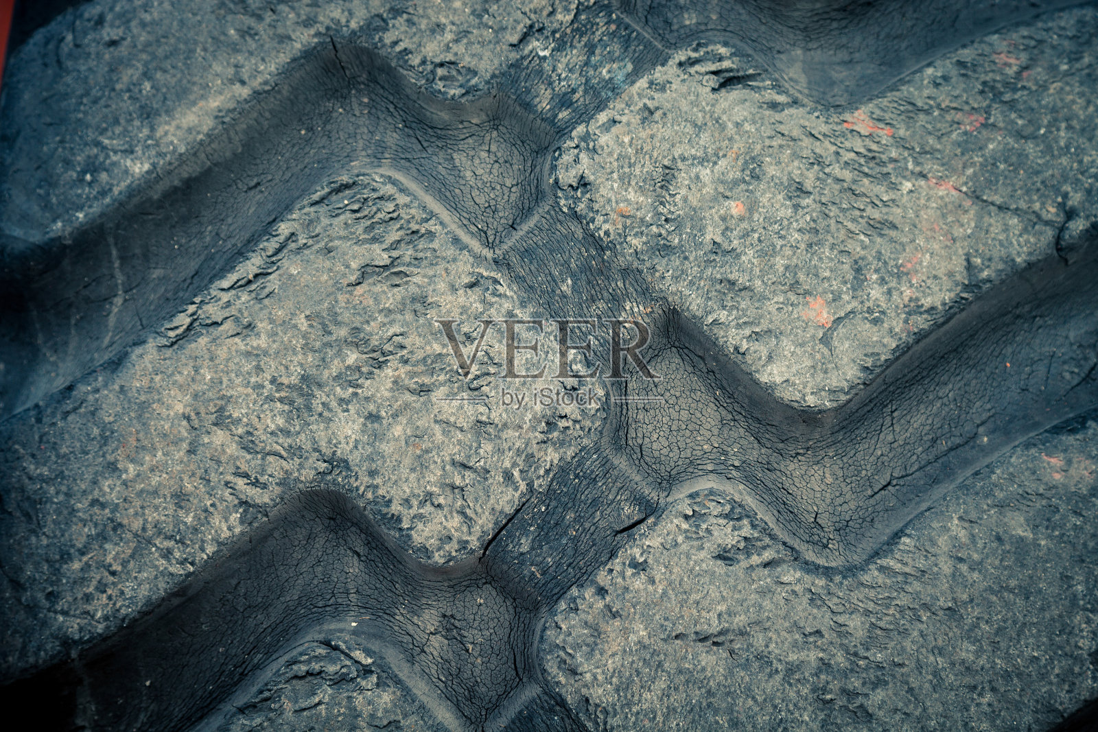 一个大卡车轮胎的特写照片摄影图片