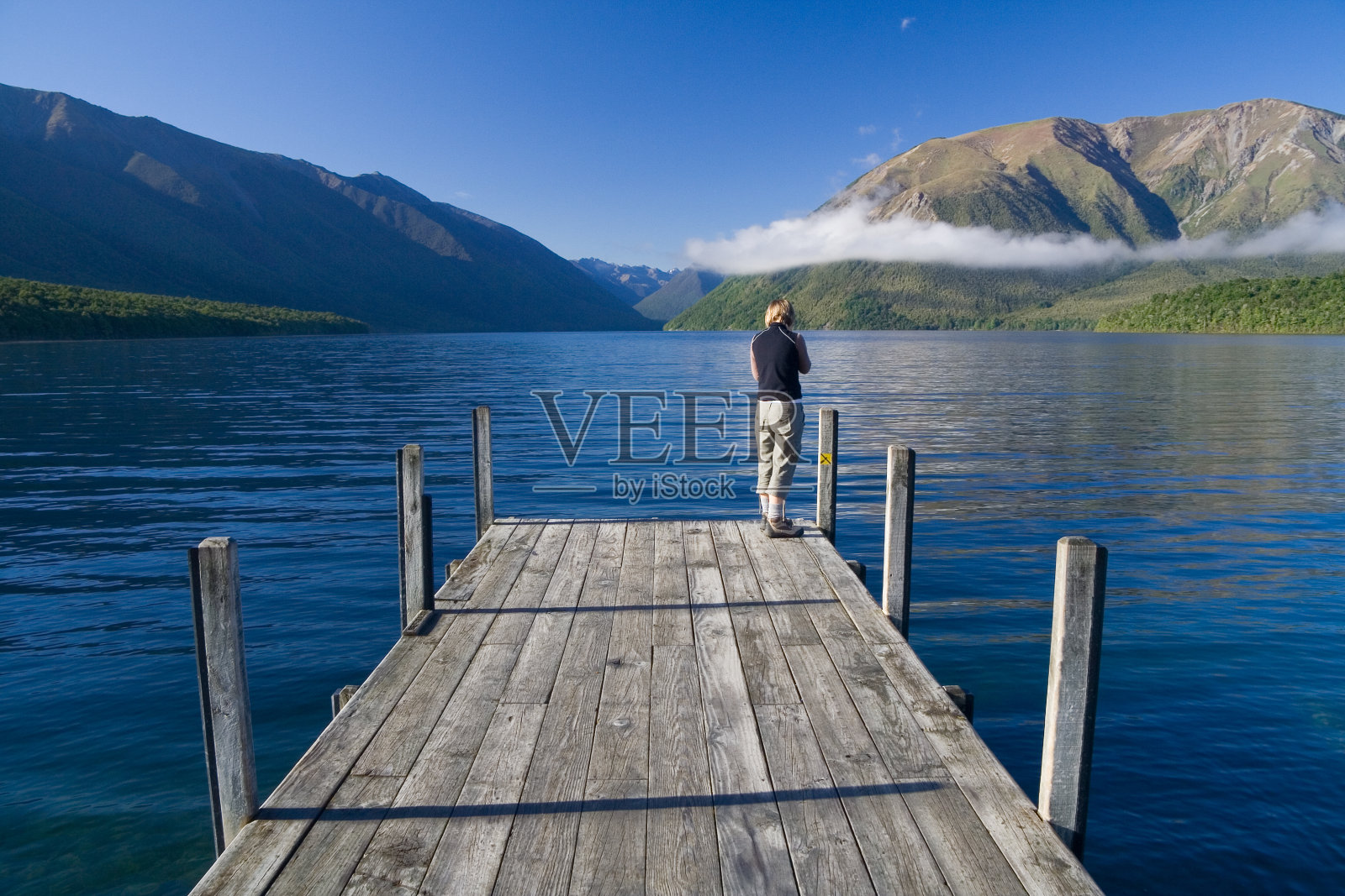 尼尔森湖国家公园的罗托提湖徒步旅行者照片摄影图片