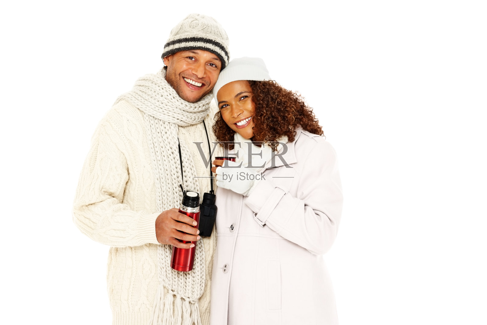 微笑的怀孕夫妇享受热水瓶里的热咖啡照片摄影图片