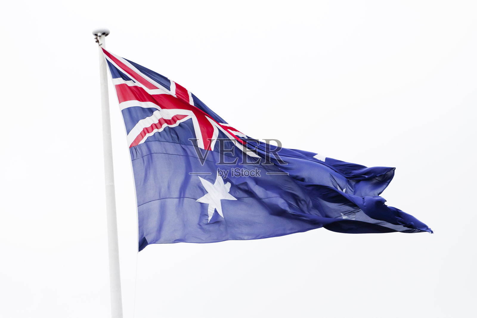 澳大利亚国旗在风中映衬着白色的背景，复制空间照片摄影图片