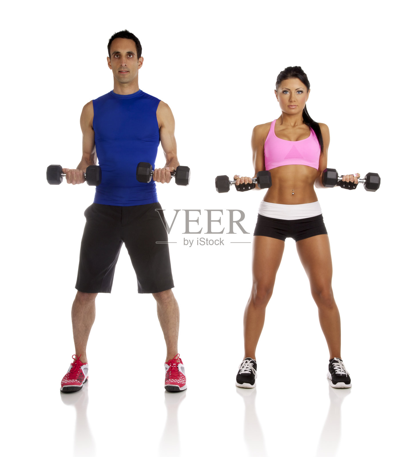 与年轻女子的私人健身教练照片摄影图片