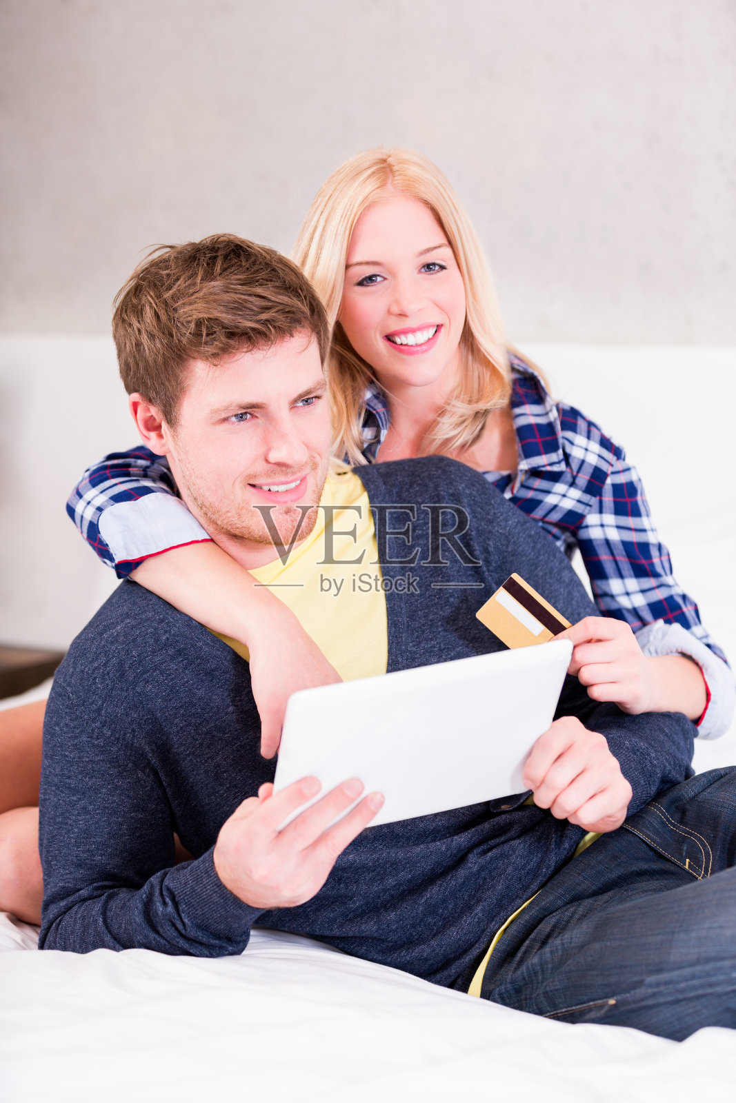 将网上购物与平板电脑结合起来照片摄影图片