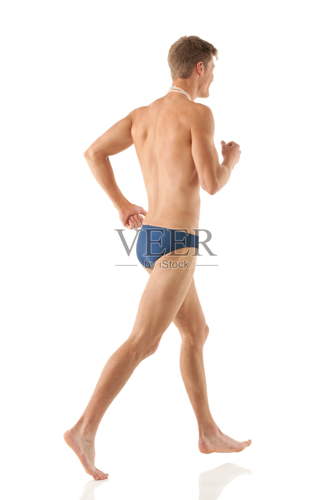 游泳运动员跑步的侧视图照片摄影图片