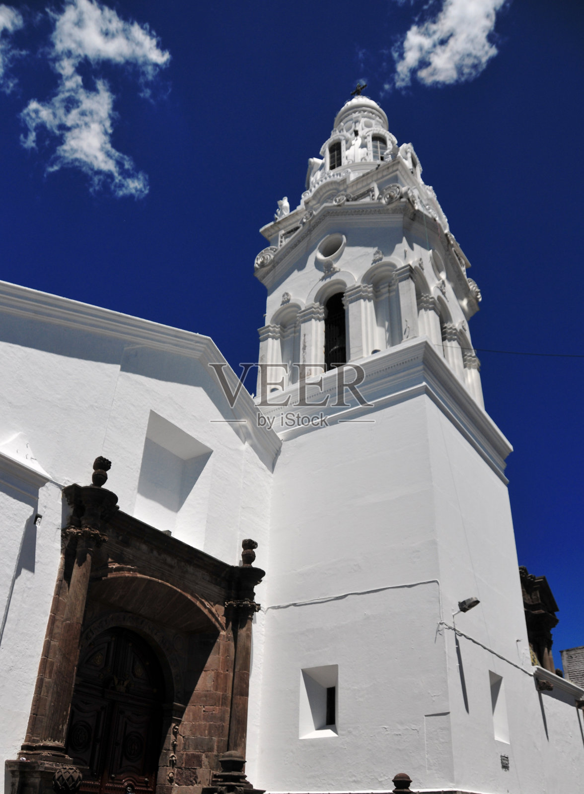 厄瓜多尔基多:首都大教堂——尖塔和西立面照片摄影图片