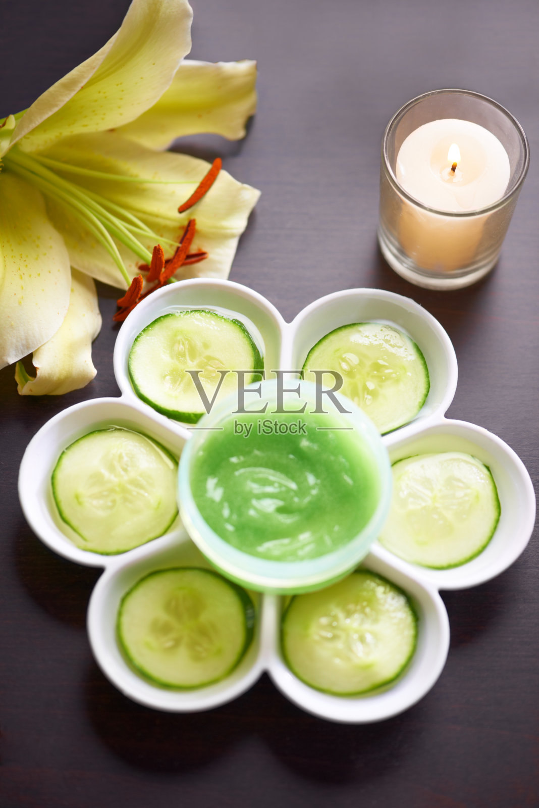 给你的皮肤应有的关注照片摄影图片